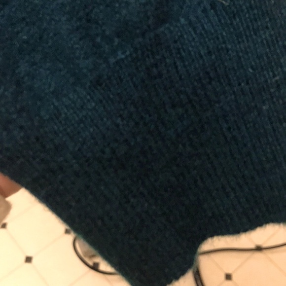 MENS V neck pullover sweater. - Picture 4 of 7